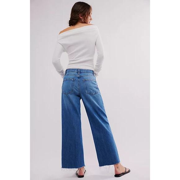 Frame The Relaxed Straight Jean in Mariner Wash Mid Rise Crop Size 28 - Picture 8 of 12